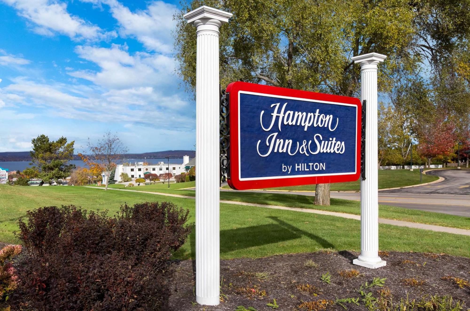 Hampton Inn & Suites Petoskey Exterior photo